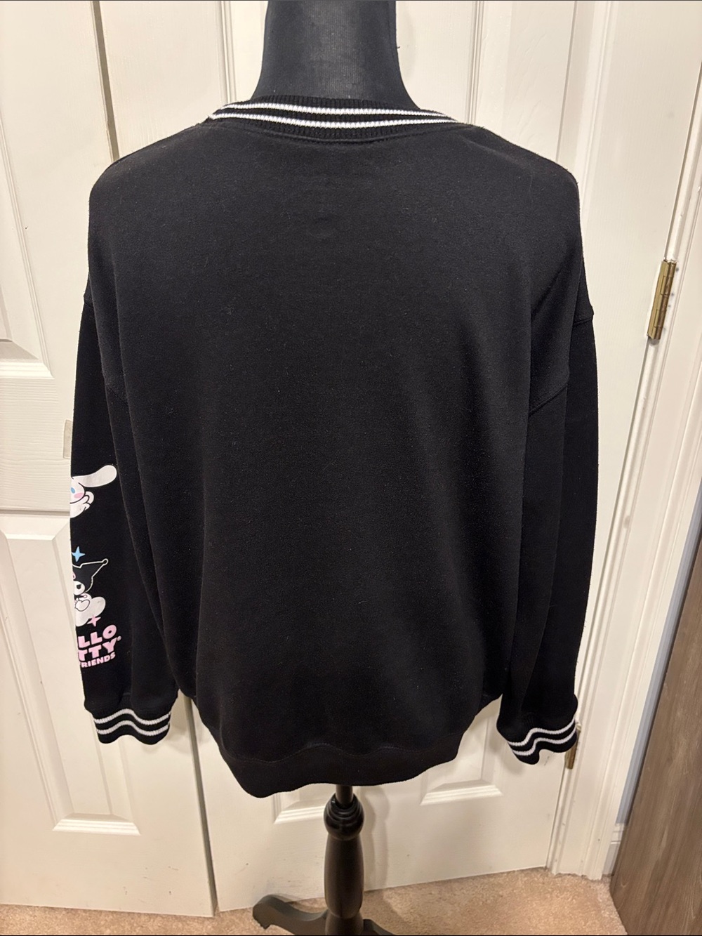 Sanrio Hello Kitty & Friends Graphic Crewneck Sweatshirt - Picture 5 of 9